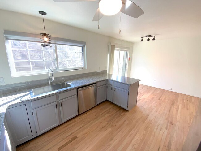 Building Photo - 2 Bedroom Townhome Available Near W Cheyenne Blvd & S Nevada Ave