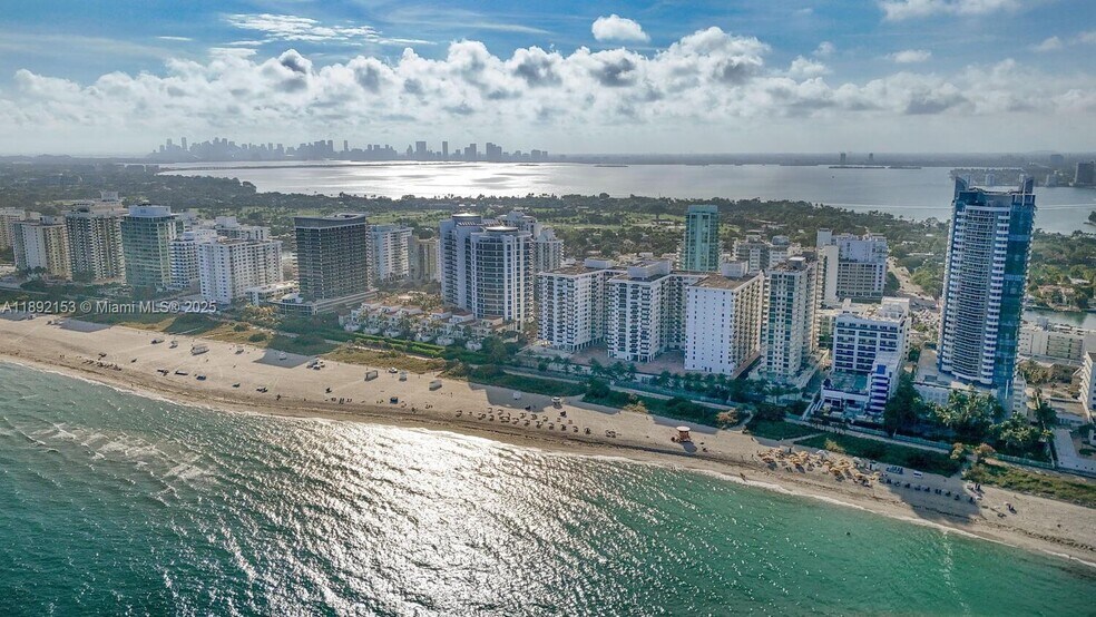 Building Photo - 6039 Collins Ave