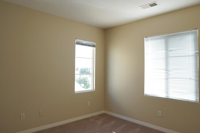 Building Photo - 35579 Domani Dr