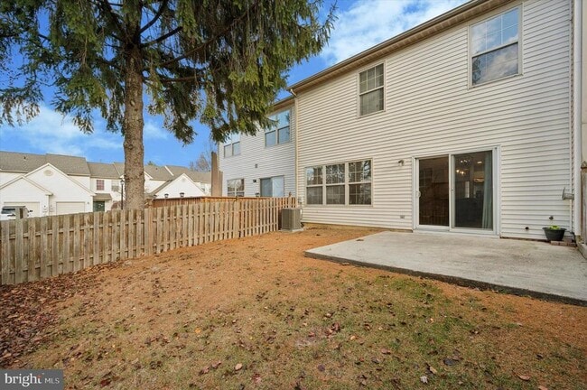 Building Photo - 9 Meadow Ln