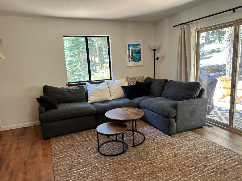 Building Photo - 12830 Skislope Way