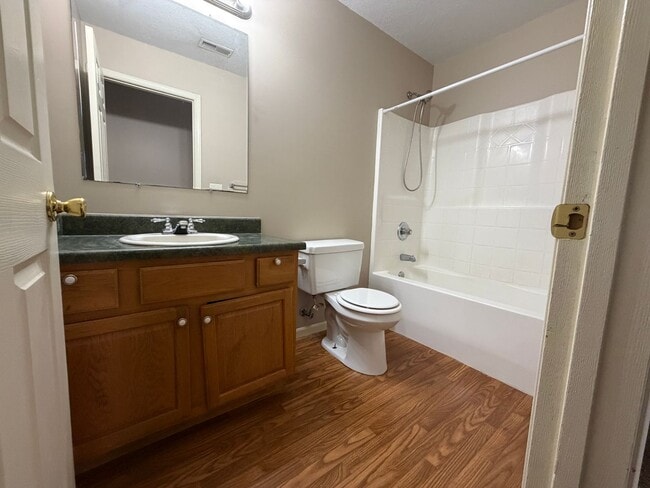 Building Photo - 427 E Masterson Ave