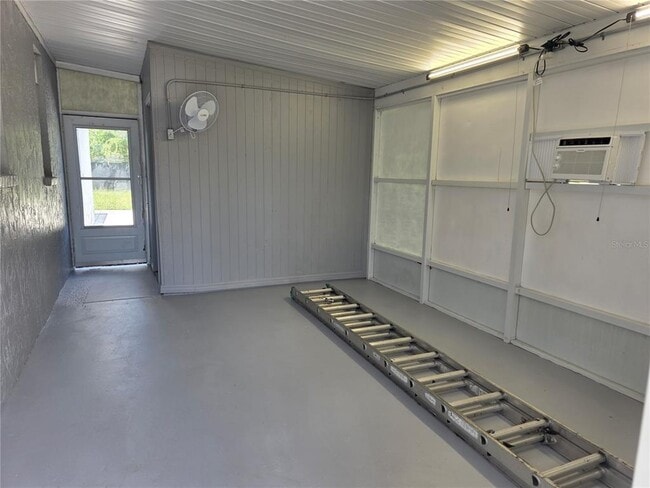 Building Photo - 1103 Teakwood Ave