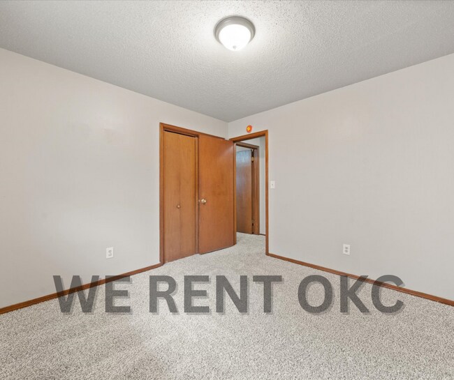 Building Photo - 3016 Shadybrook Dr
