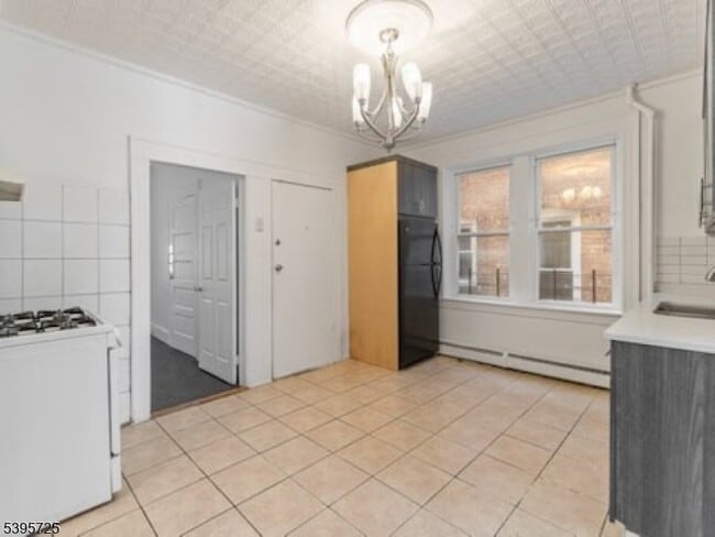 Building Photo - 16 Tulip St