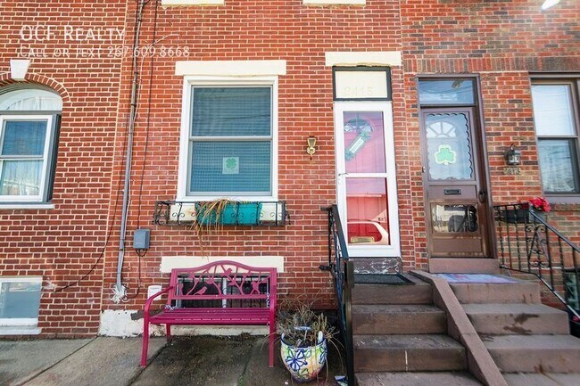 Building Photo - 2415 Almond St