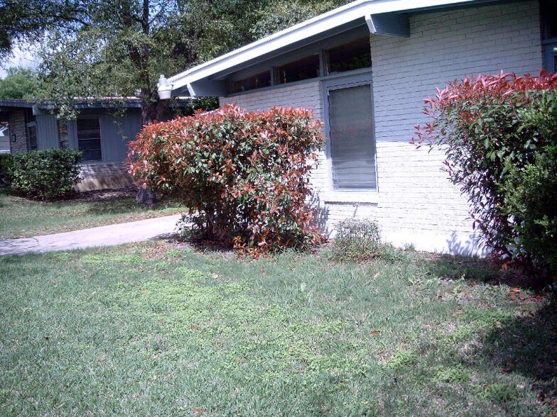 Primary Photo - 327 Sharon Dr