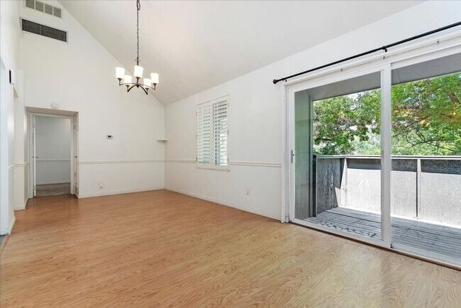 Building Photo - FOOTHILL 3 bed 2 bath Condo with Pool
