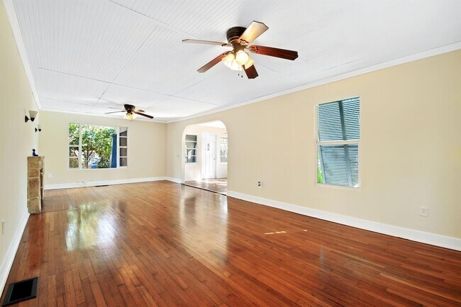 Building Photo - 310 Columbia Dr