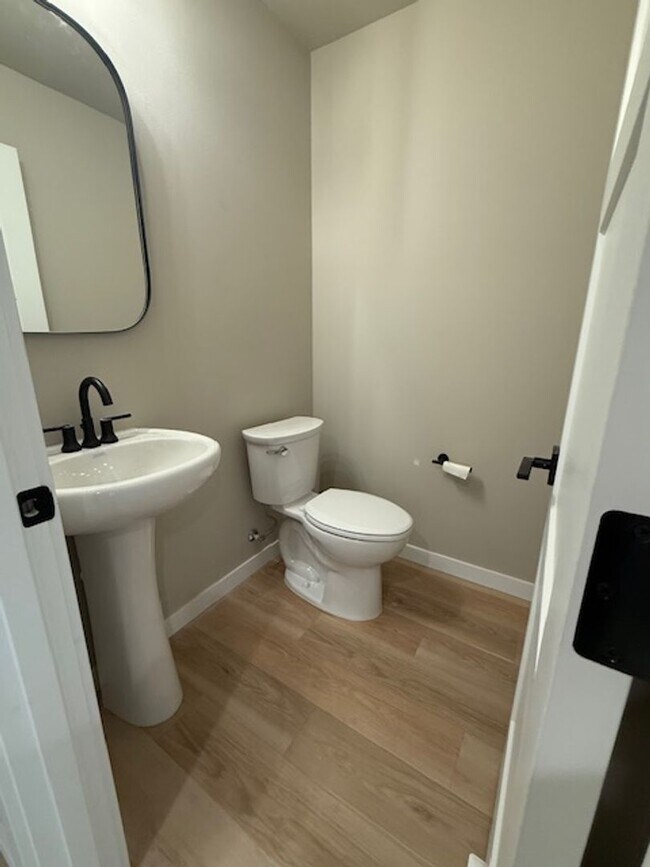 Building Photo - New home ready for you!  Spacious, bright, all appl. detached garage!