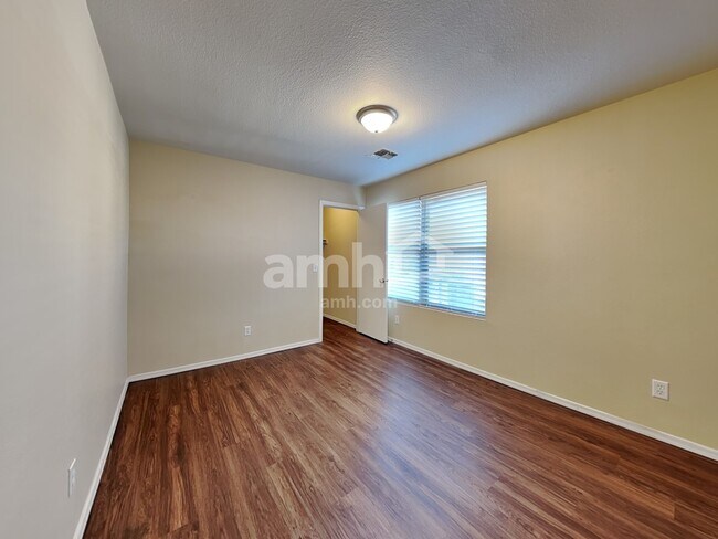 Building Photo - 2205 E 35th Ave