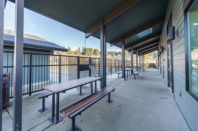 Building Photo - 8989 N Kale Cir