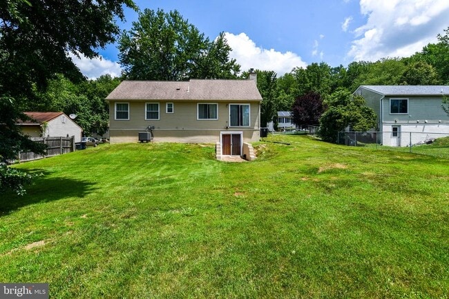 Building Photo - 12407 Lampton Ln