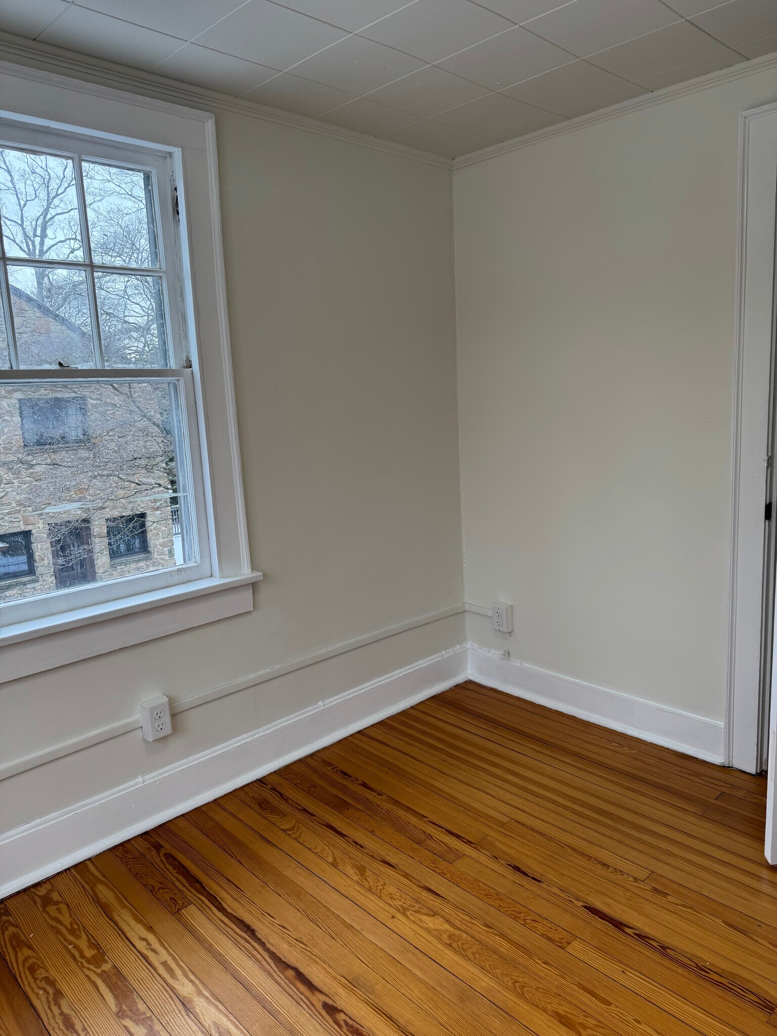 Building Photo - 245 E Hamilton Ave