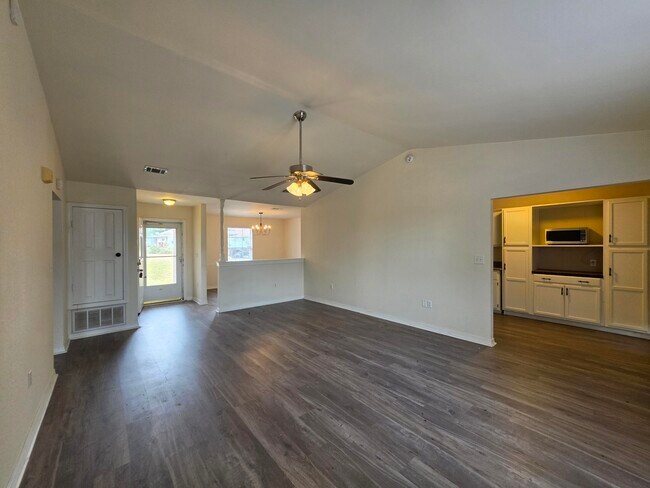 Building Photo - 404 Riverchase Blvd