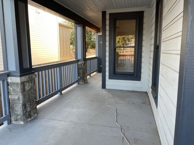 Building Photo - M1614 #1-3