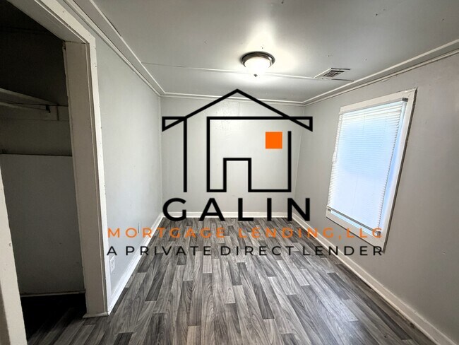 Building Photo - 2203 Clars Ave