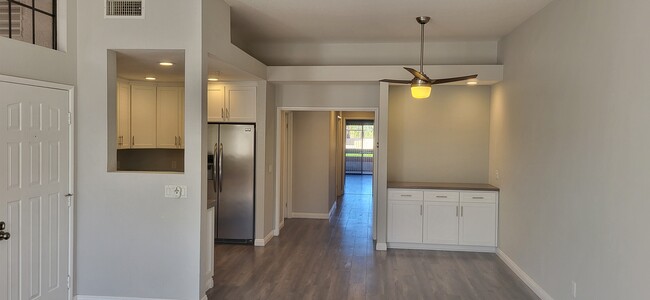 Building Photo - 2601 S Broadmoor Dr