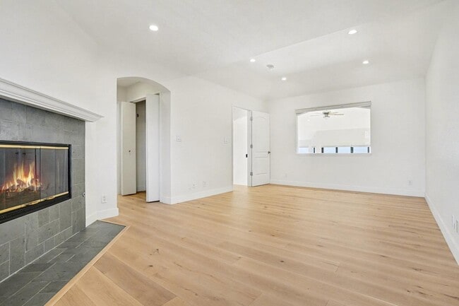 Building Photo - 29 Starview Dr