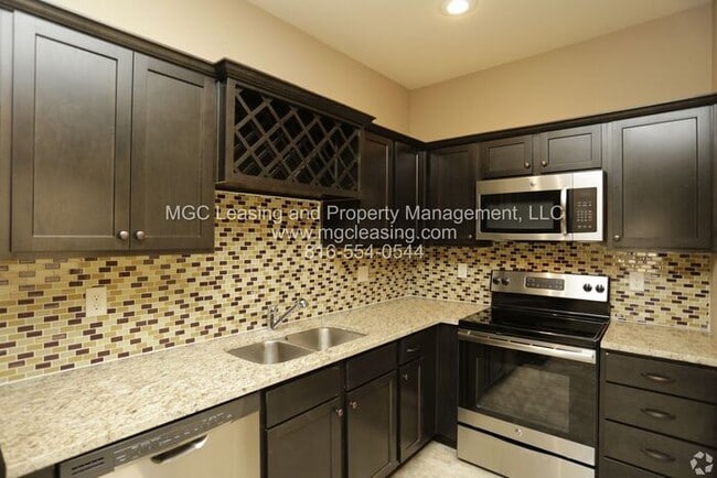 Building Photo - Eagle Creek Townhomes: Welcome spring with savings - $500 rent credit - Ask how!