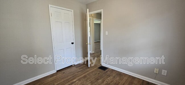 Building Photo - 1743 Rosemont Dr