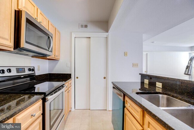 Building Photo - 12154 Penderview Terrace