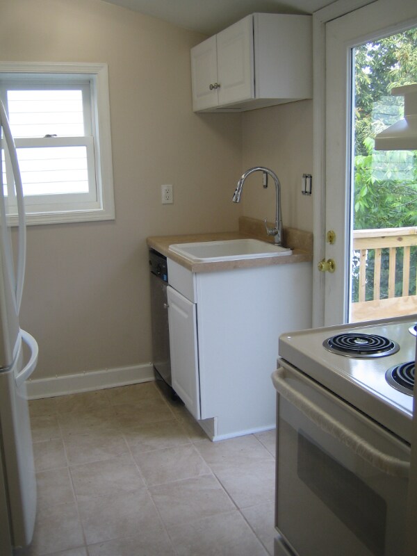Building Photo - 487 Pocahontas Ave