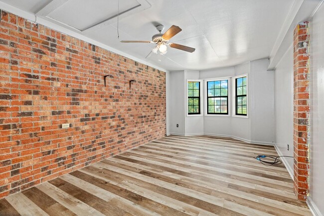 Building Photo - Spacious 3/2 home in Kinder
