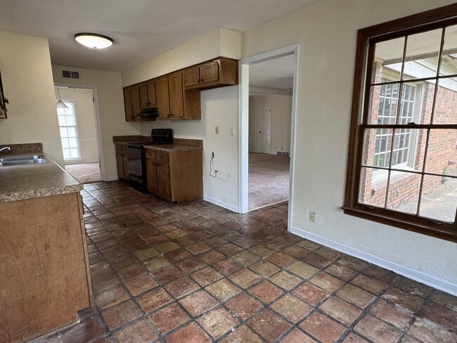 Building Photo - 2295 Eastover Dr