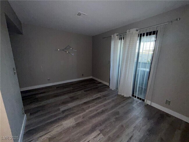 Building Photo - 5219 Caliente St