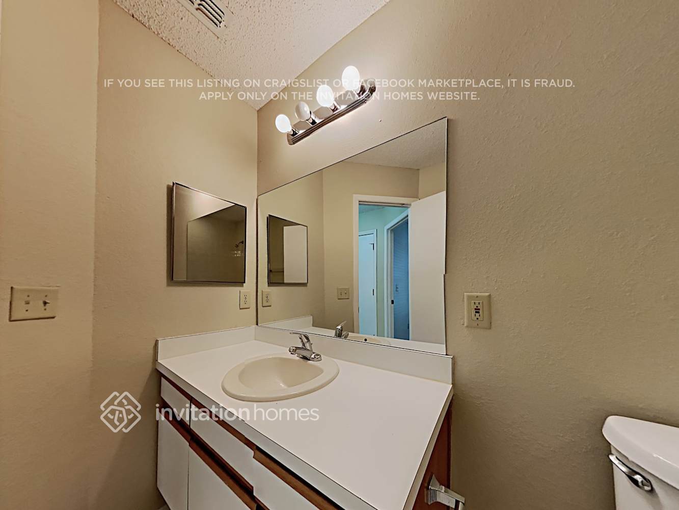 Building Photo - 3424 S St Lucie Dr