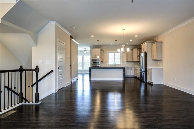 Building Photo - 827 Stone Ridge Ln NE