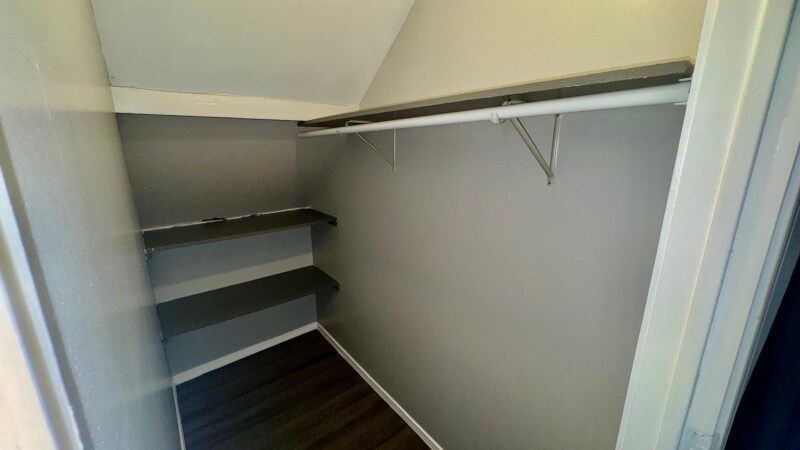 Building Photo - 1360 W Evergreen Ave