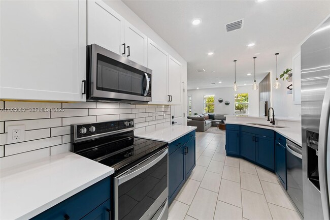 Building Photo - 5180 Eucalyptus Dr