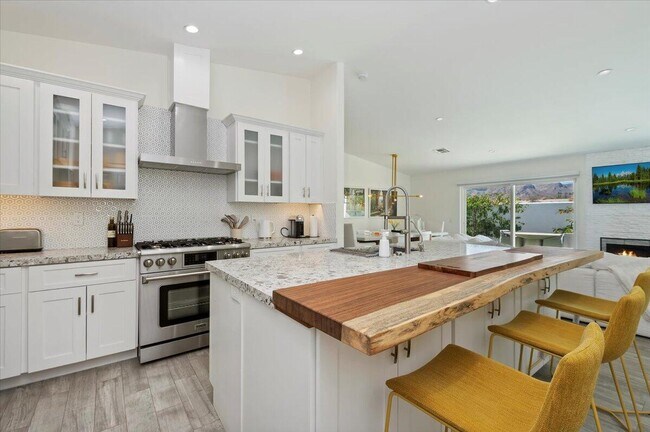 Building Photo - 54990 Avenida Madero