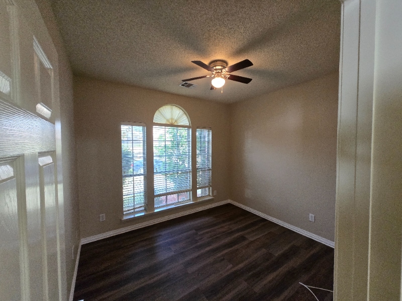 Building Photo - 2820 Golden Meadow Ave