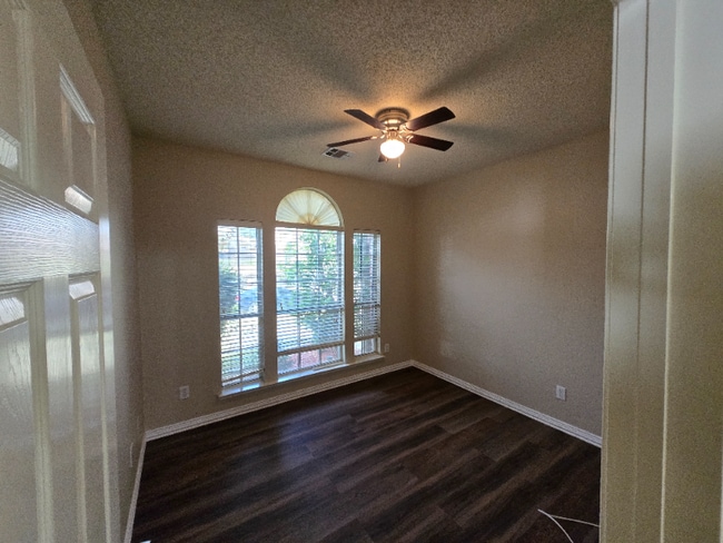 Building Photo - 2820 Golden Meadow Ave