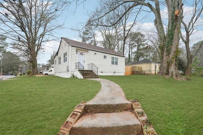 Building Photo - 1288 Almont Dr SW
