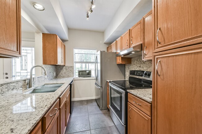 Building Photo - 3409 Northwood St