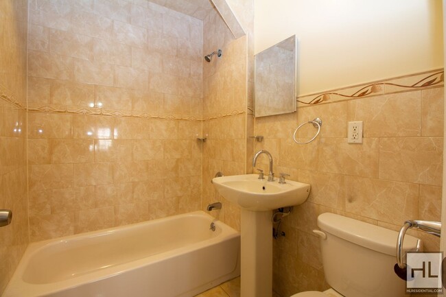 Building Photo - 2 Bed 2 Bath On Dekalb Ave.