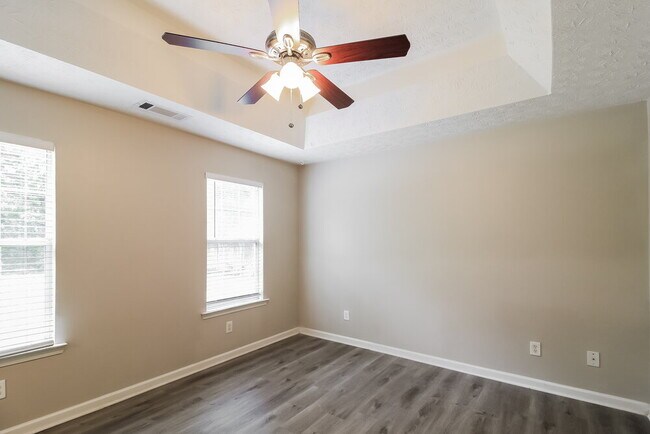 Building Photo - 25 Woodland Dr