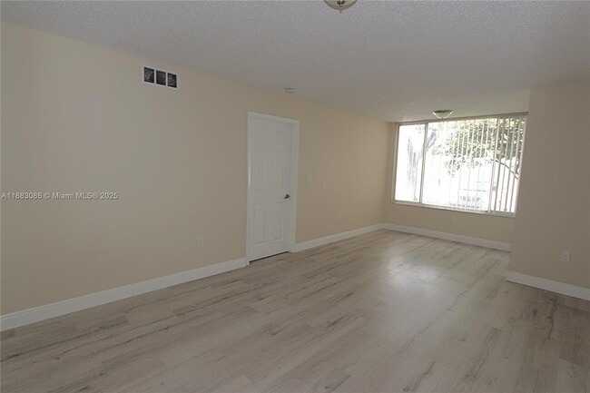 Building Photo - 2820 N Oakland Forest Dr