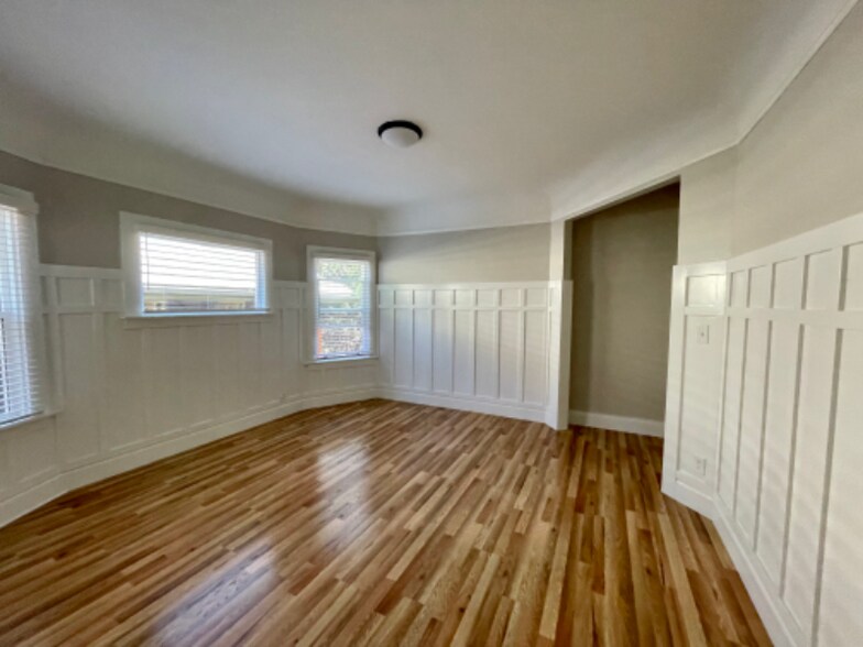 Building Photo - 210 Frisbie St