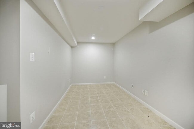 Building Photo - 20 Pinehurst Ln