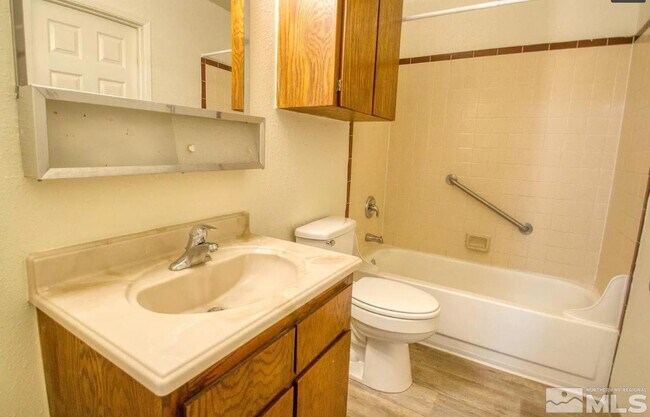 Building Photo - 360 Jill Ct