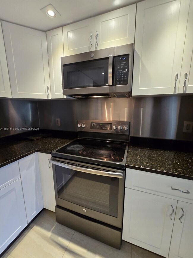 Building Photo - 1150 SW 118th Terrace