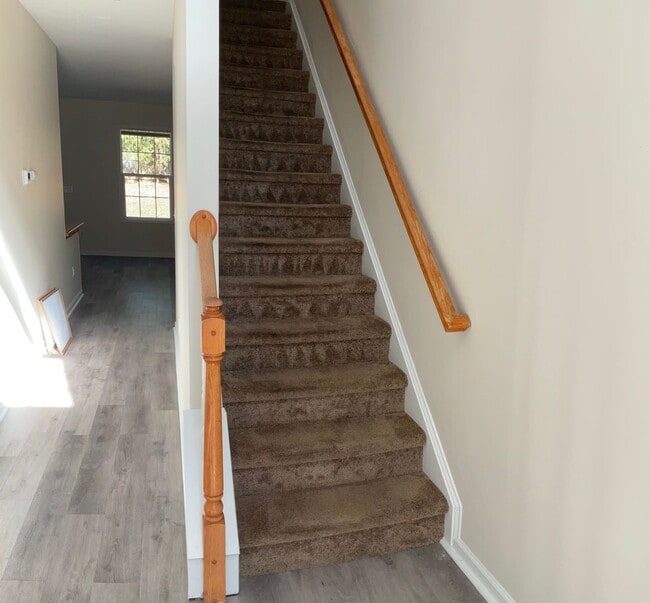 Building Photo - Quiet Neighborhood- Large family living!