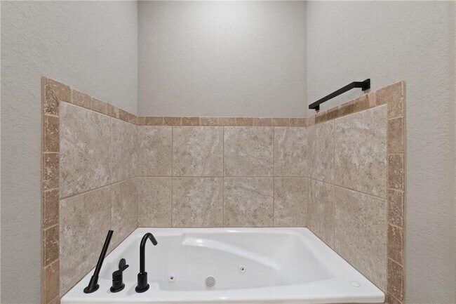 Building Photo - 5702 S 60th Pl