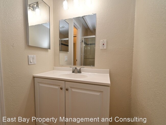 Building Photo - 4 br, 2 bath House - 4374 Millard Ave.