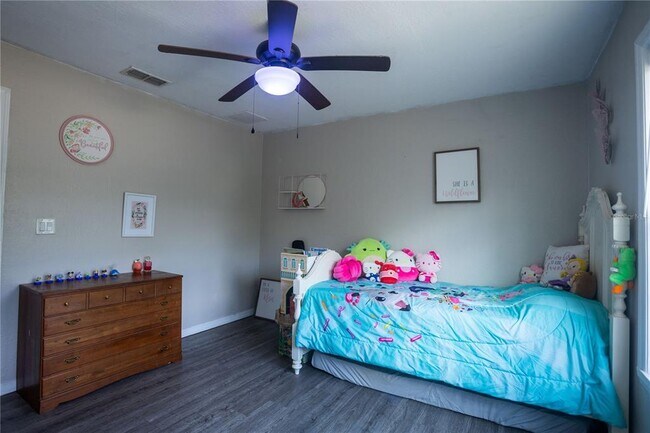 Building Photo - 1159 SW Valencia Heights Ave